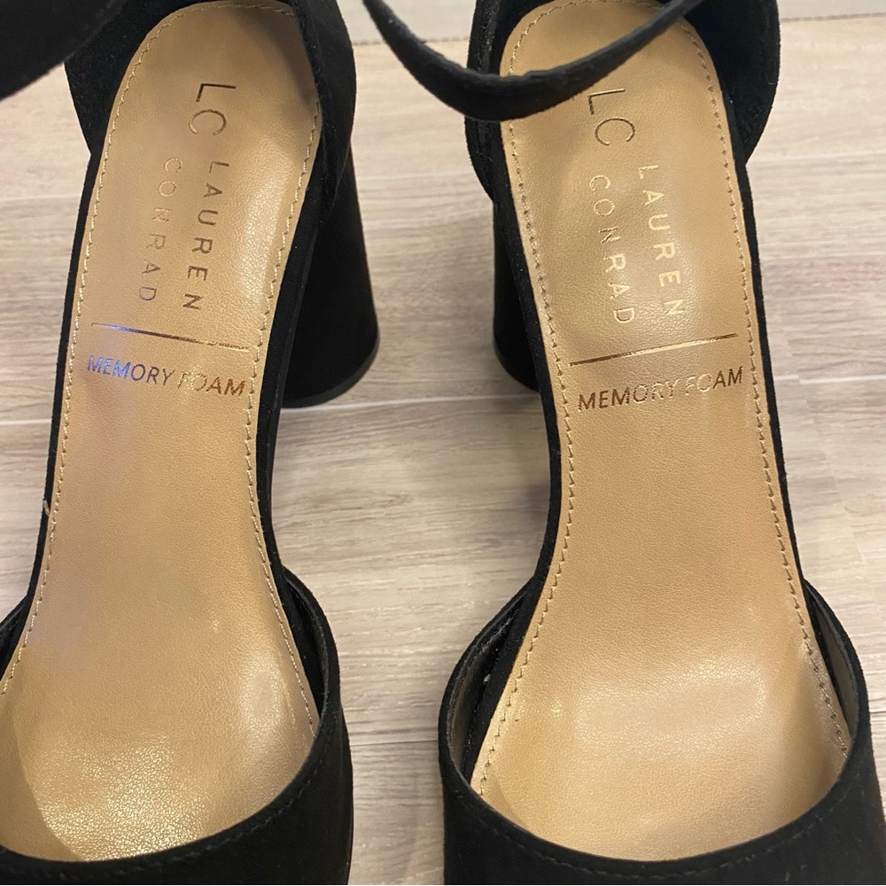 Lauren Conrad black faux suede round heels closed toe with strap size 7.5 - Picture 7 of 14